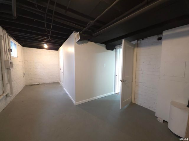 720 W LOUCKS Avenue, Peoria, IL 61604