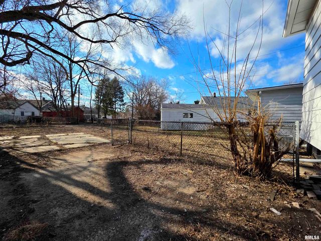 720 W LOUCKS Avenue, Peoria, IL 61604