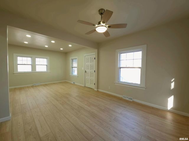 720 W LOUCKS Avenue, Peoria, IL 61604