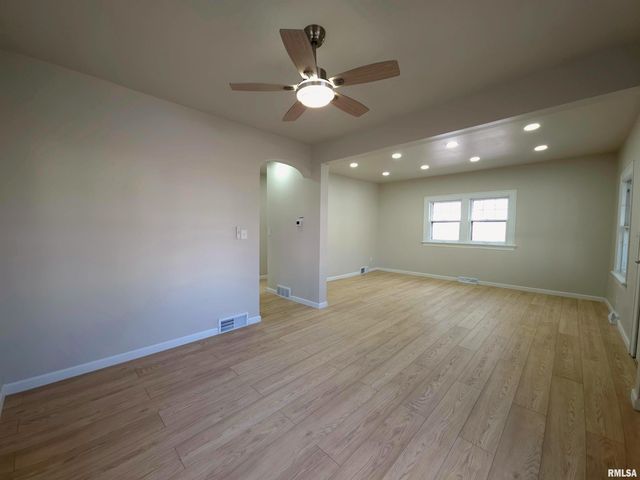 720 W LOUCKS Avenue, Peoria, IL 61604