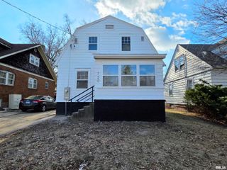 720 W LOUCKS Avenue, Peoria, IL 61604