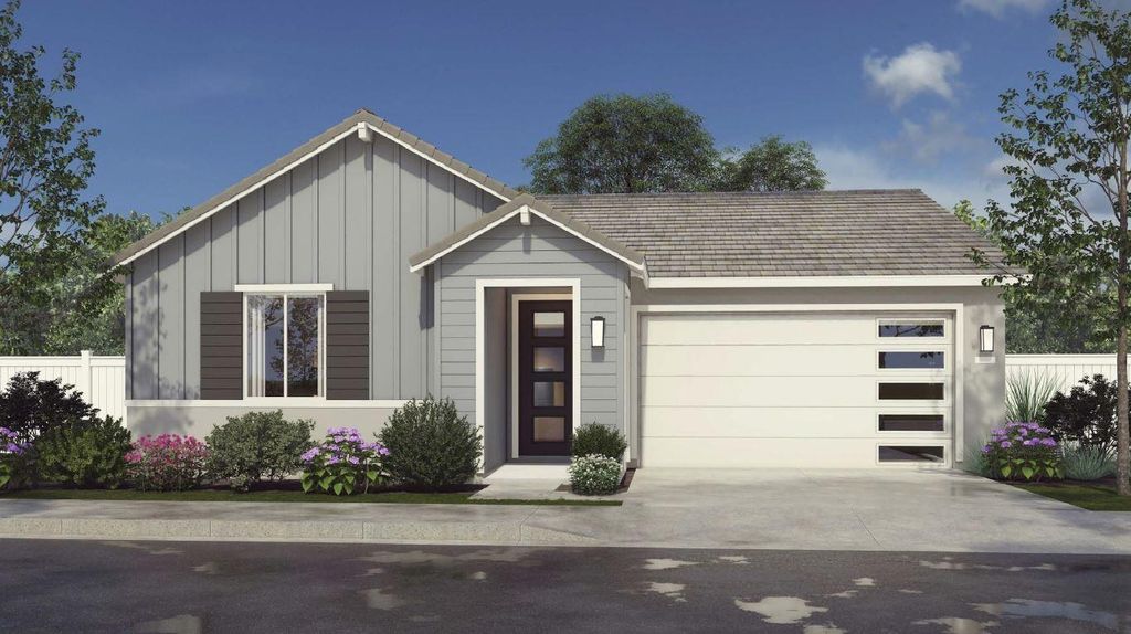 1680 Bloom Avenue, Clovis, CA 93619