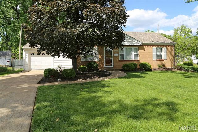 10501 Saint Michael Lane, St Ann, MO 63074