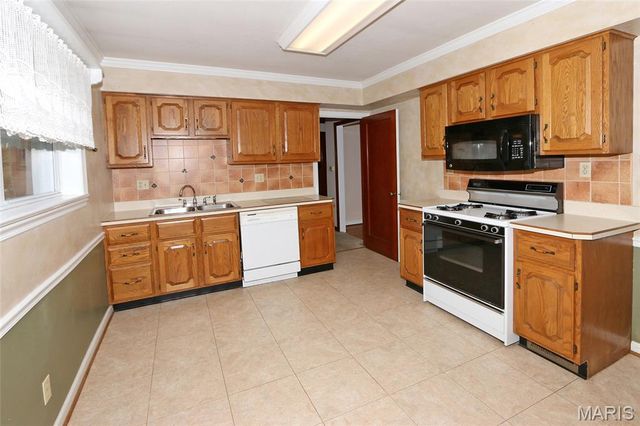 10501 Saint Michael Lane, St Ann, MO 63074