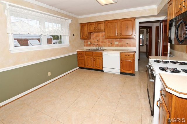 10501 Saint Michael Lane, St Ann, MO 63074