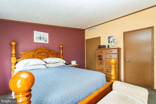 232 YANKEE T 284, Quakertown, PA 18951