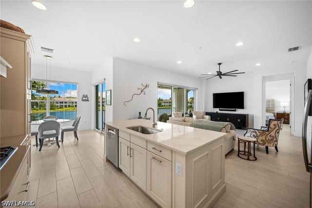 8062 Signature Club CIR 201, Naples, FL 34113