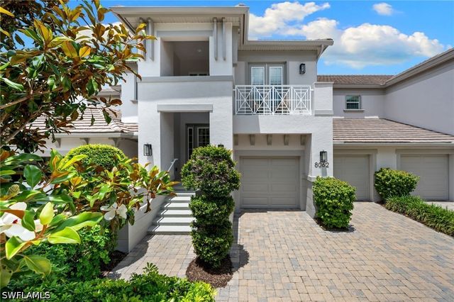8062 Signature Club CIR 201, Naples, FL 34113