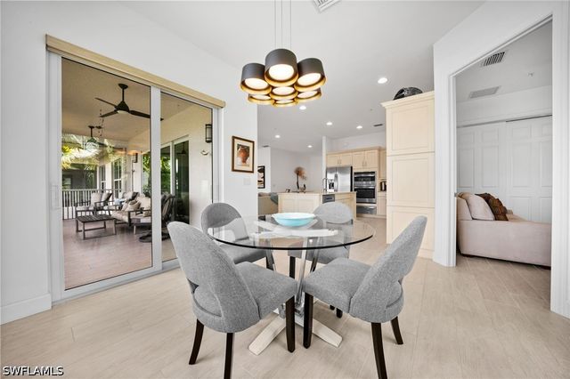 8062 Signature Club CIR 201, Naples, FL 34113