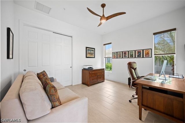 8062 Signature Club CIR 201, Naples, FL 34113