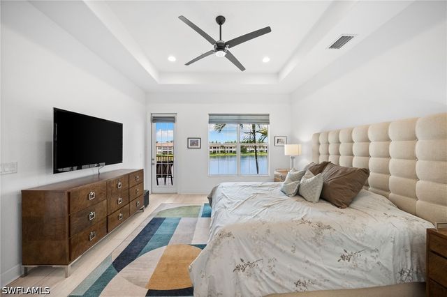 8062 Signature Club CIR 201, Naples, FL 34113