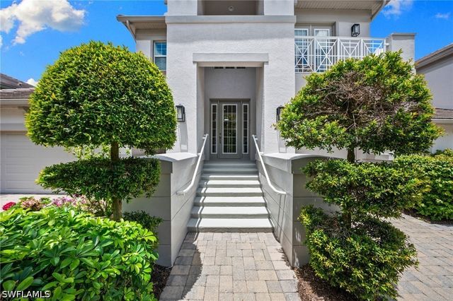 8062 Signature Club CIR 201, Naples, FL 34113