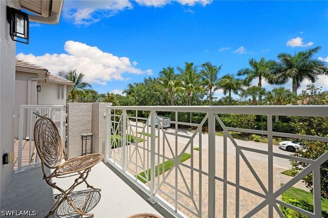 8062 Signature Club CIR 201, Naples, FL 34113