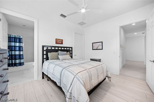 8062 Signature Club CIR 201, Naples, FL 34113