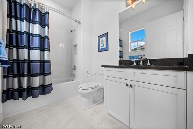 8062 Signature Club CIR 201, Naples, FL 34113