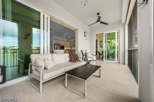 8062 Signature Club CIR 201, Naples, FL 34113