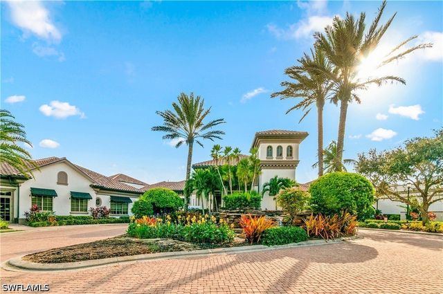 8062 Signature Club CIR 201, Naples, FL 34113
