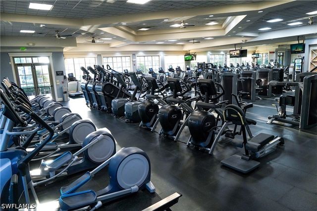 8062 Signature Club CIR 201, Naples, FL 34113