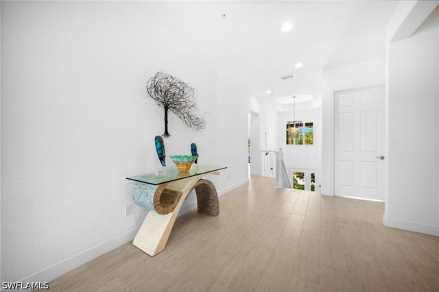 8062 Signature Club CIR 201, Naples, FL 34113