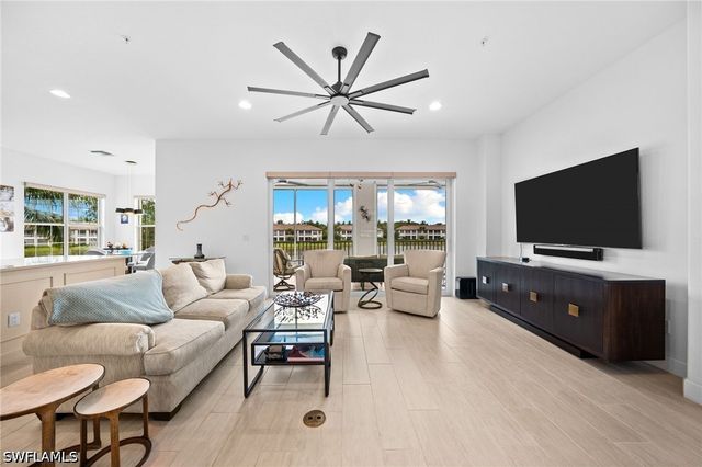 8062 Signature Club CIR 201, Naples, FL 34113