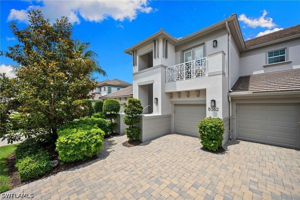 8062 Signature Club CIR 201, Naples, FL 34113