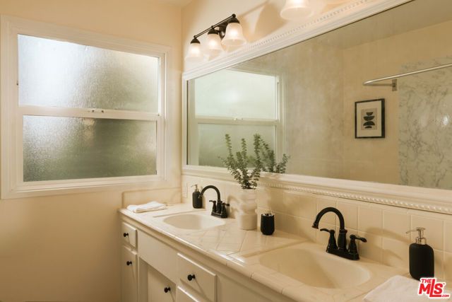 22251 Kittridge Street, Los Angeles, CA 91303