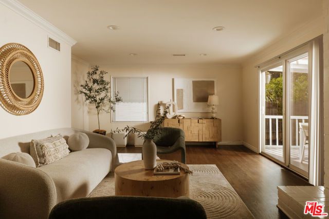 22251 Kittridge Street, Los Angeles, CA 91303