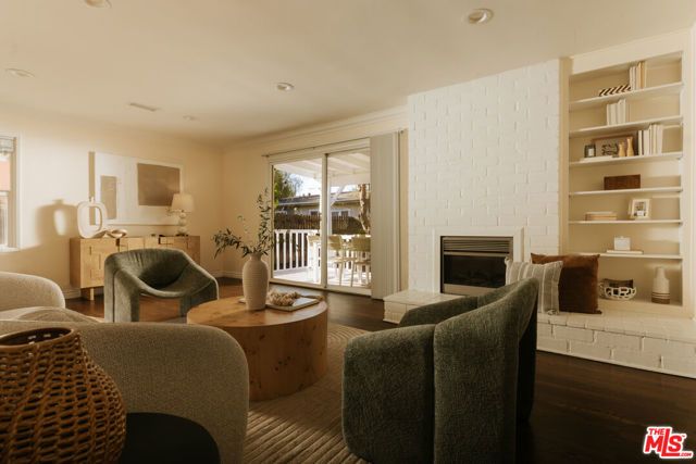 22251 Kittridge Street, Los Angeles, CA 91303