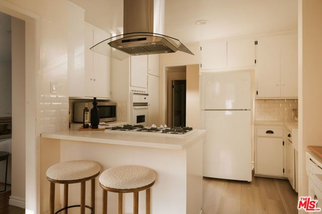 22251 Kittridge Street, Los Angeles, CA 91303