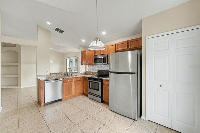 162 CANARY ISLAND CIRCLE, Davenport, FL 33837