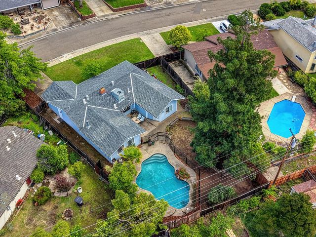 132 Mckiernan Dr, Folsom, CA 95630