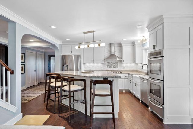 17209 Grays Bay Boulevard, Wayzata, MN 55391