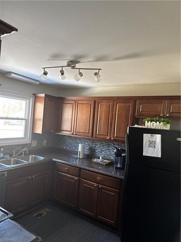 2101 Arbrook Lane, High Point, NC 27265