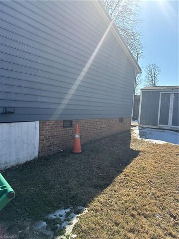 2101 Arbrook Lane, High Point, NC 27265