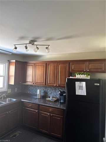 2101 Arbrook Lane, High Point, NC 27265