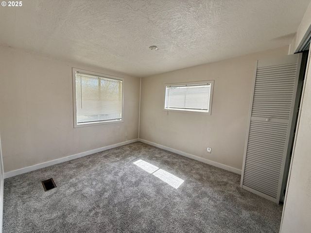 3973 CARNES Rd, Roseburg, OR 97471