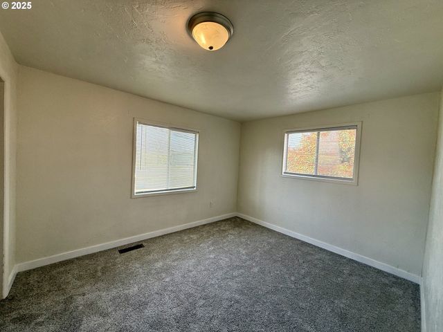 3973 CARNES Rd, Roseburg, OR 97471