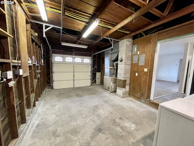 3973 CARNES Rd, Roseburg, OR 97471