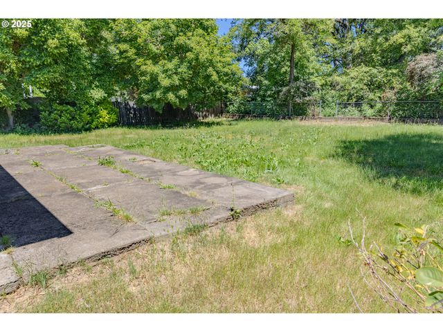 3973 CARNES Rd, Roseburg, OR 97471