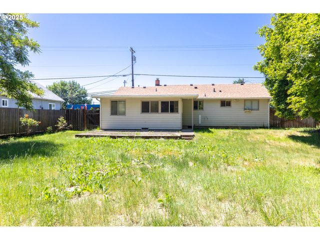 3973 CARNES Rd, Roseburg, OR 97471