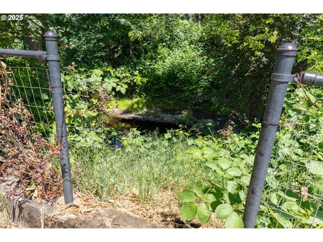 3973 CARNES Rd, Roseburg, OR 97471