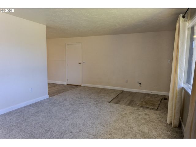 3973 CARNES Rd, Roseburg, OR 97471