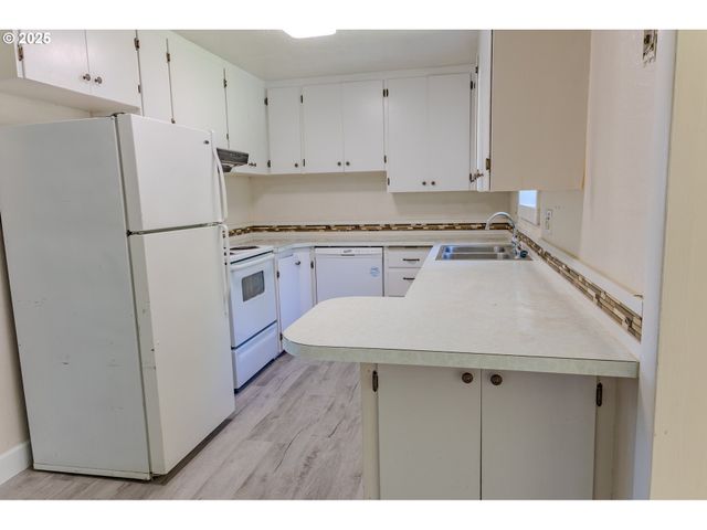 3973 CARNES Rd, Roseburg, OR 97471