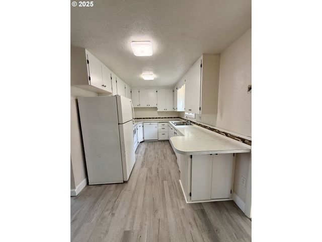 3973 CARNES Rd, Roseburg, OR 97471