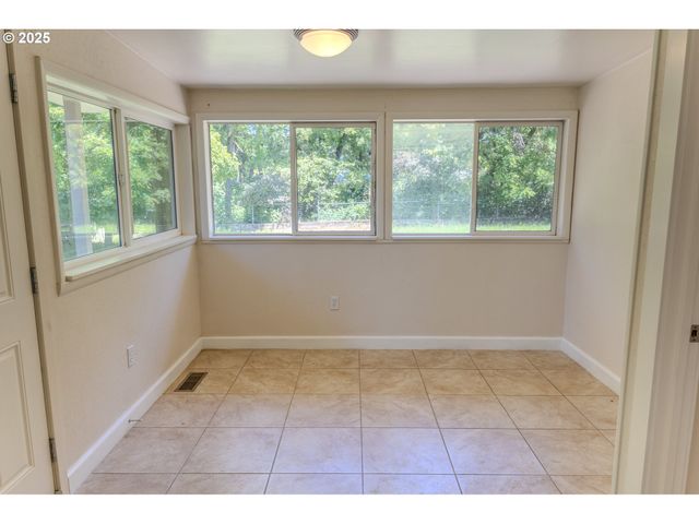 3973 CARNES Rd, Roseburg, OR 97471