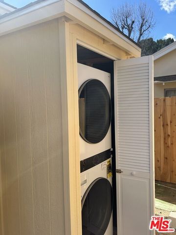 7722 Wish Avenue, Van Nuys (los Angeles), CA 91406