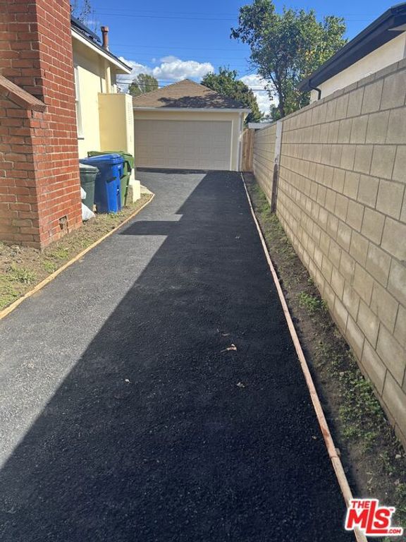 7722 Wish Avenue, Van Nuys (los Angeles), CA 91406