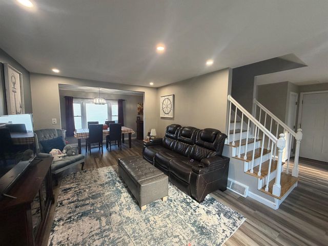 9 Fenwick Street, Nashua, NH 03063