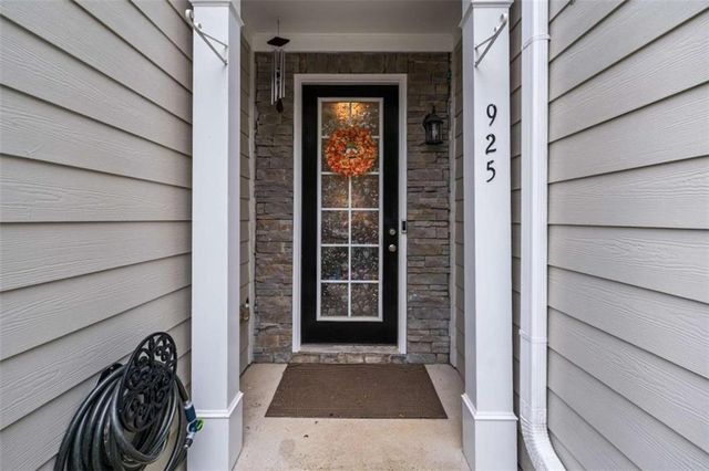 925 Pierce Ivy Court, Lawrenceville, GA 30043