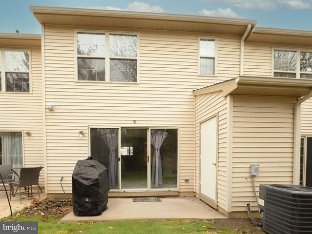 18 WOODBROOK DR, Mantua, NJ 08051